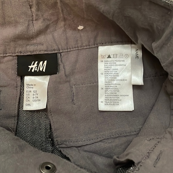 H&M Girls Pinstriped Gray Dress Shorts in Size 6-7Y - Picture 8 of 8